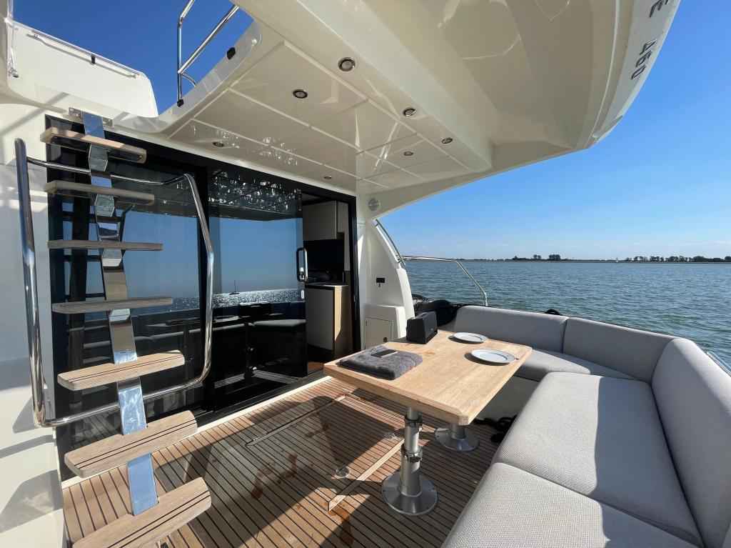 Motorboot Prestige 460 FLY