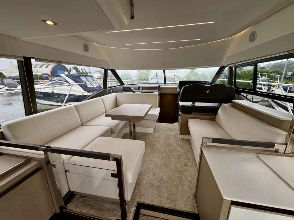 Motorboot Prestige 460 FLY