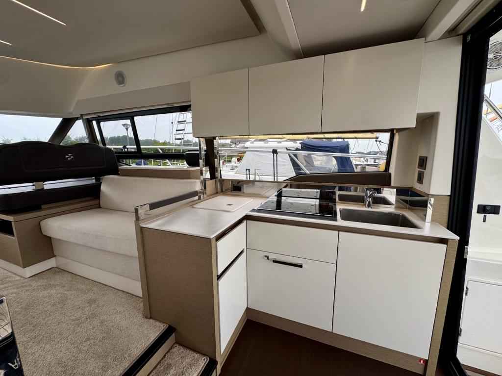Motorboot Prestige 460 FLY
