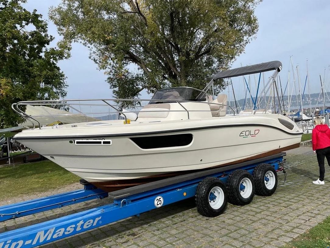 Motorboot Eolo 830 Day