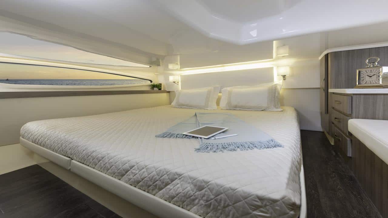 Motorboot REGAL 38 XO