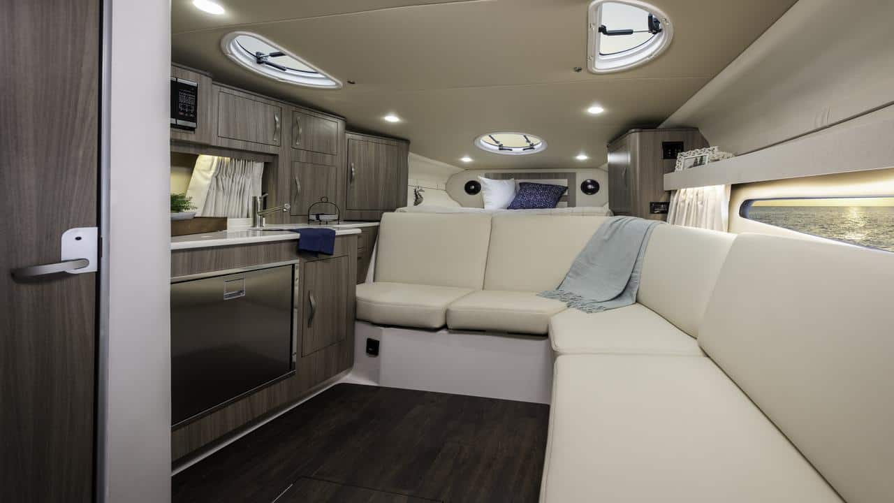 Motorboot REGAL 33 XO