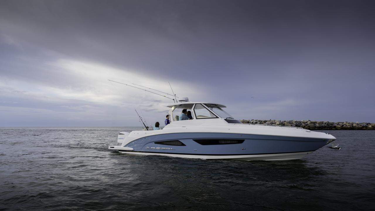 Motorboot REGAL 33 SAV