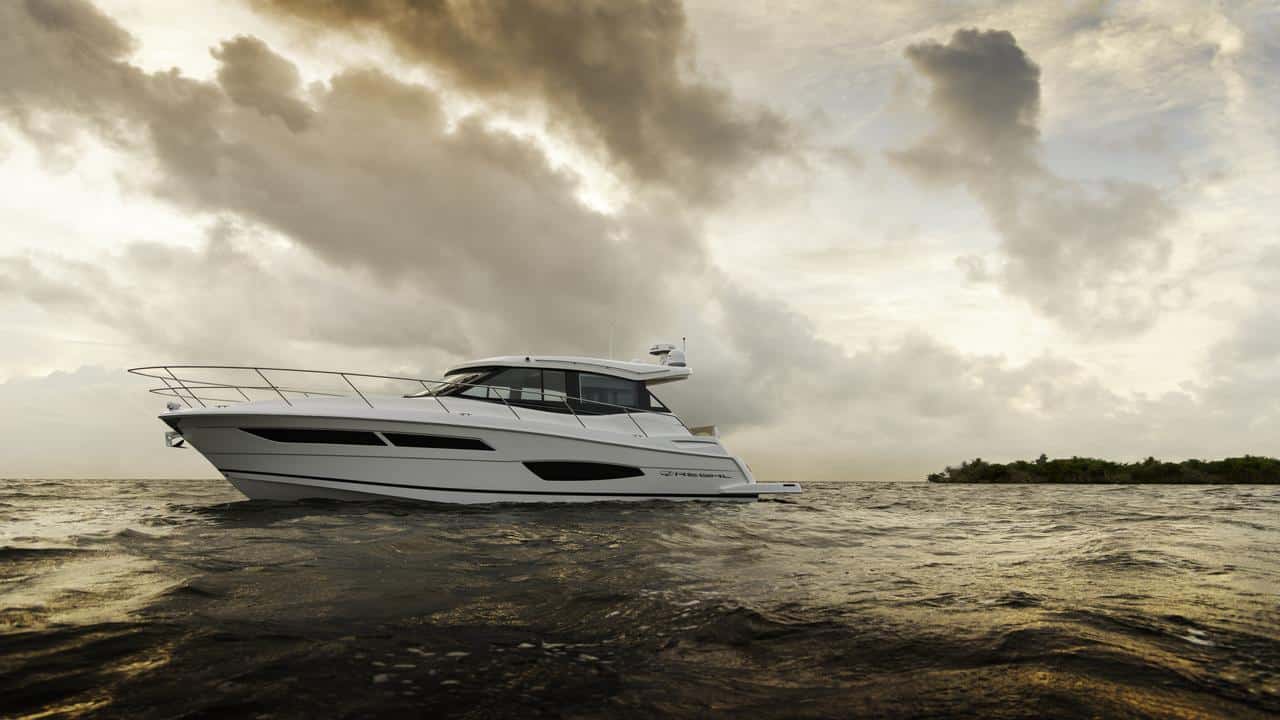 Motorboot REGAL 38 Grande Coupe