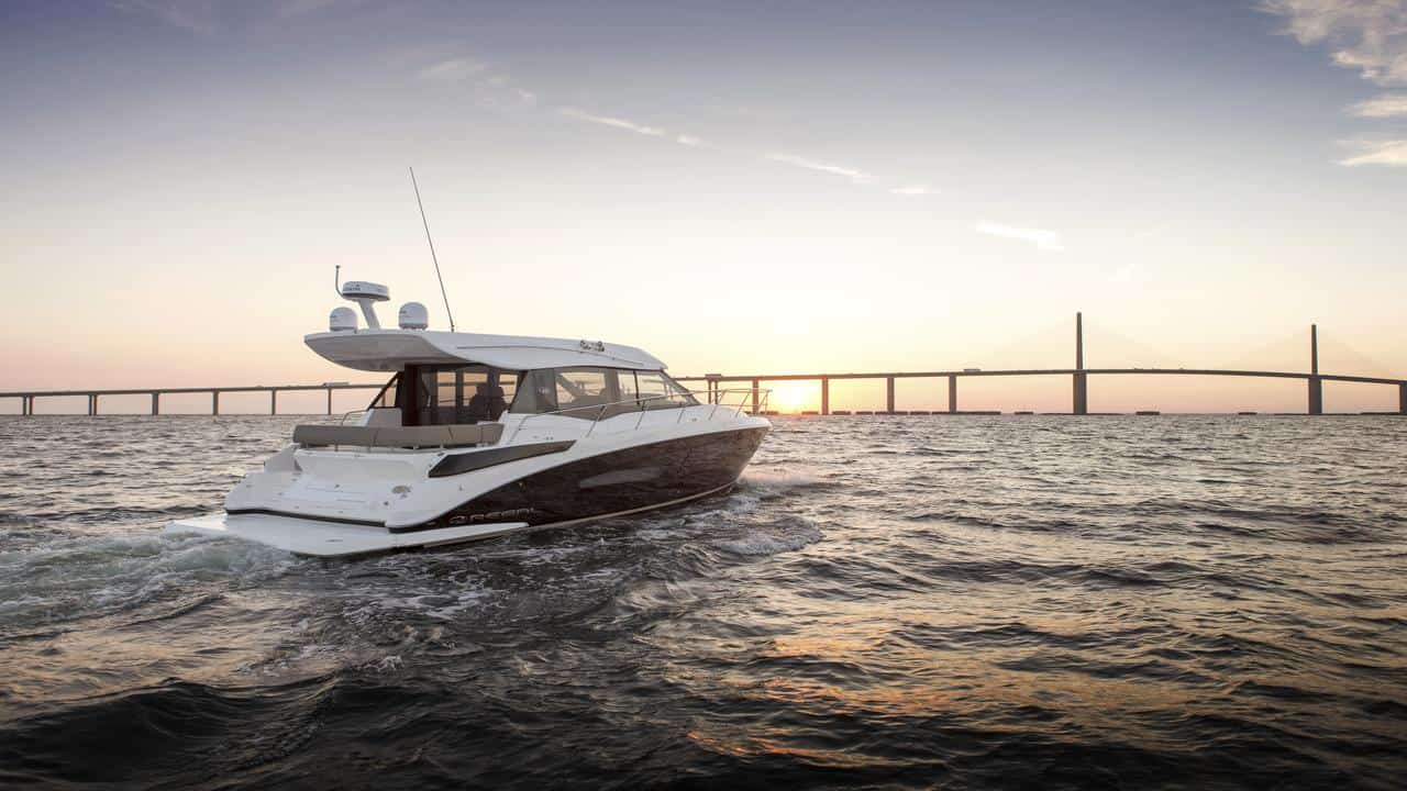 Motorboot REGAL 42 Grande Coupe