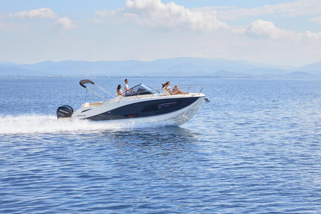 Motorboot Quicksilver 875 Sundeck