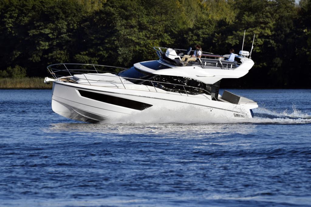 Motorboot Parker Monaco 110 Flybridge