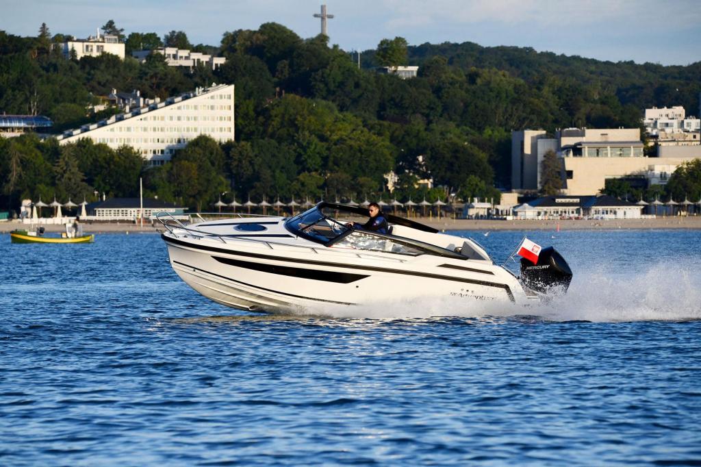 Motorboot Parker 720 Adventure