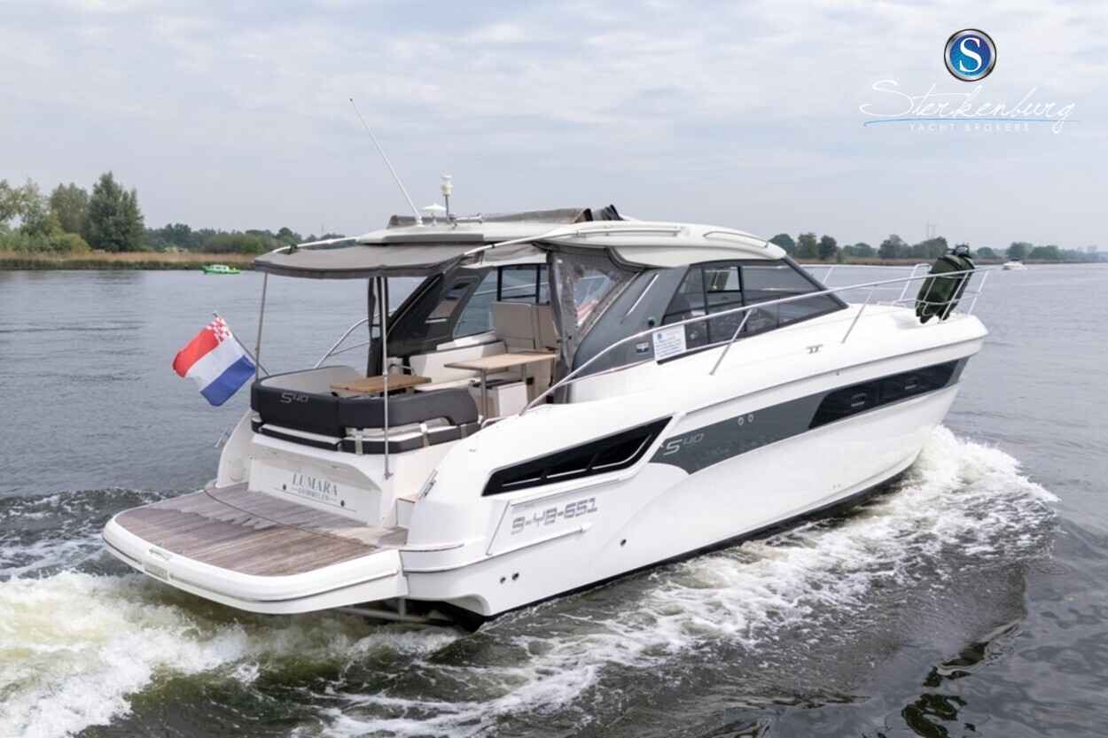 Motorboot Bavaria S 40 HT