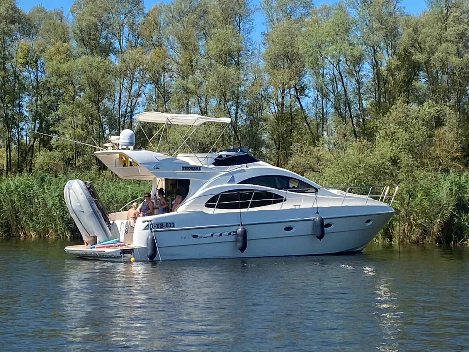 Motorboot Azimut 42