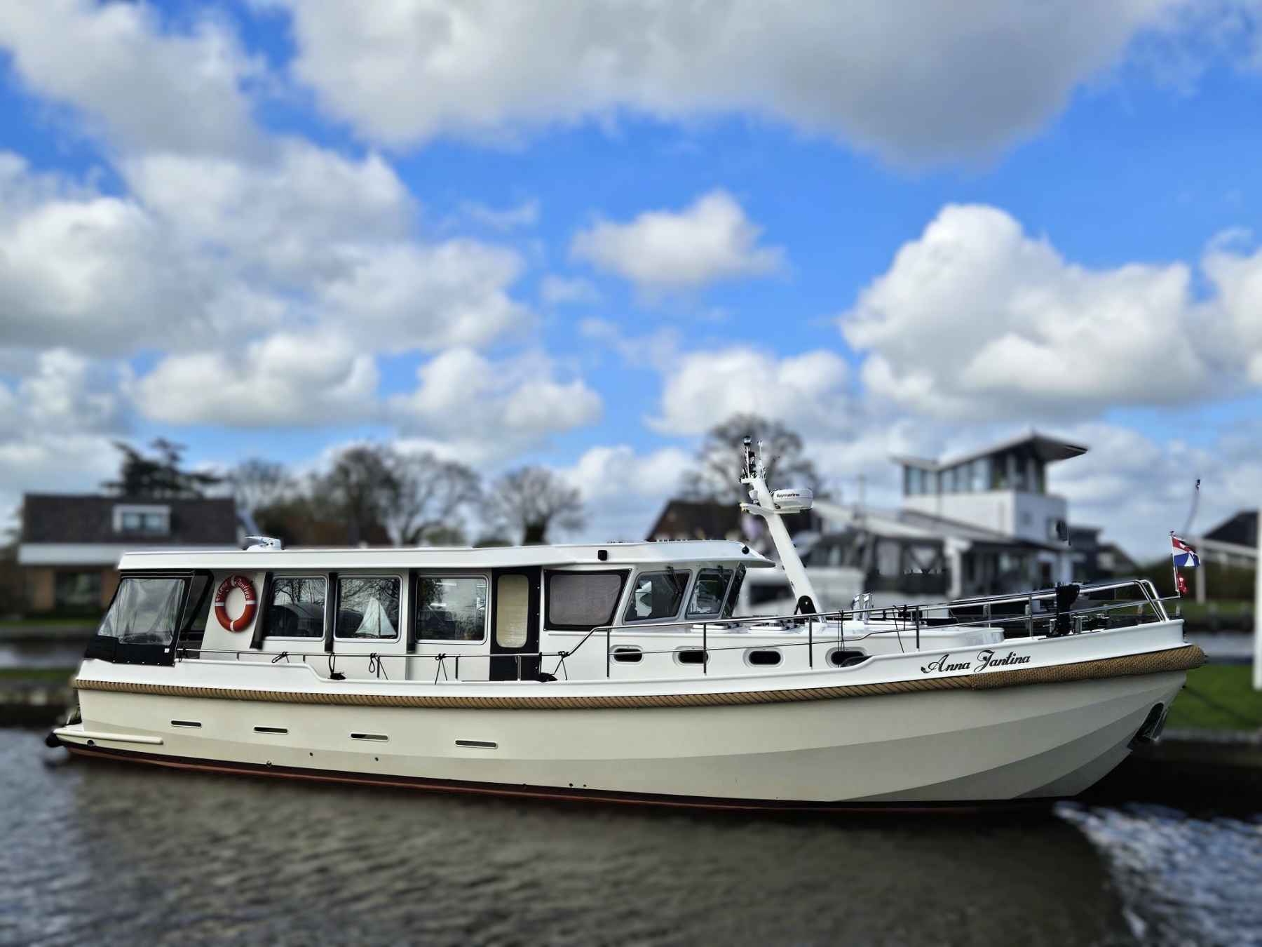 Motorboot Smelne Salon Vlet 1485