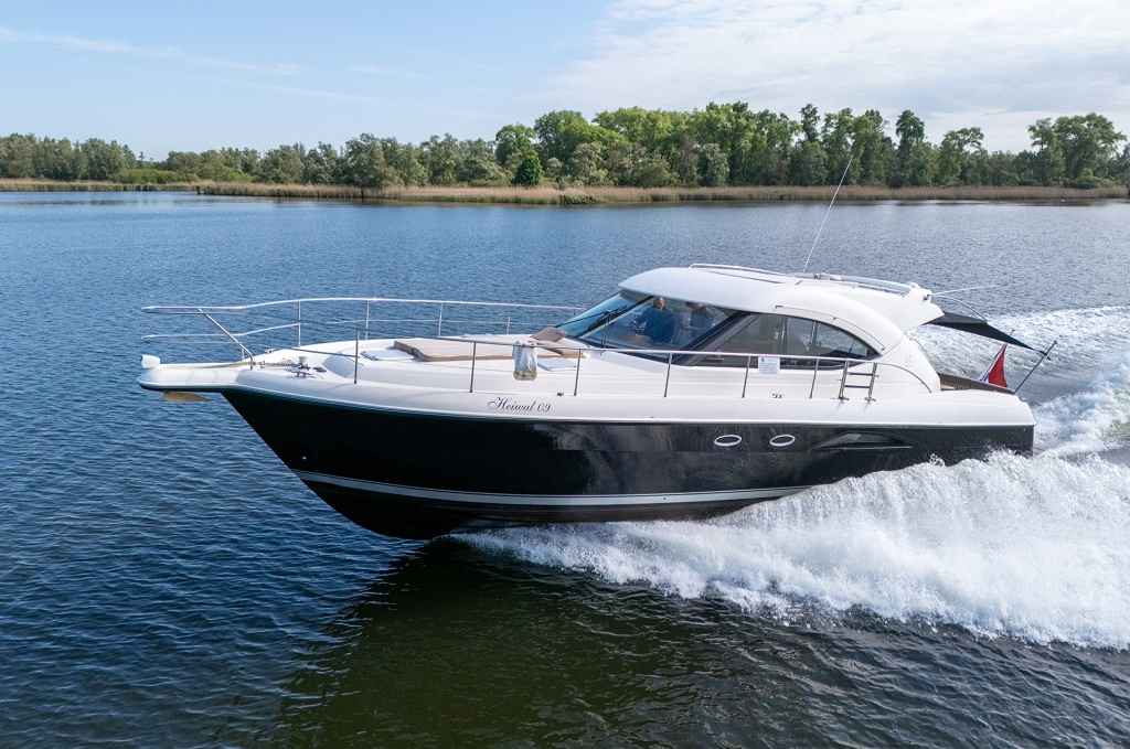 Motorboot Rivièra 4700 Sport Yacht