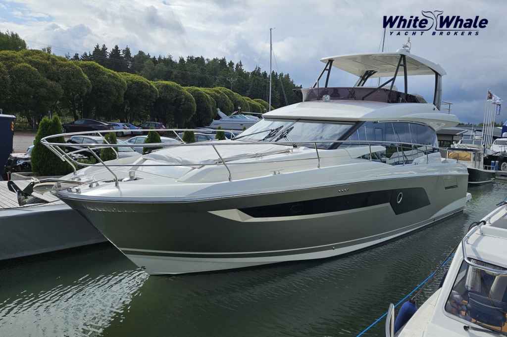 Motorboot Prestige 520