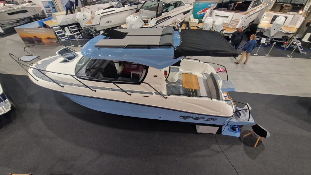 Motorboot Berliner Bootschaft PEGAZUS 790