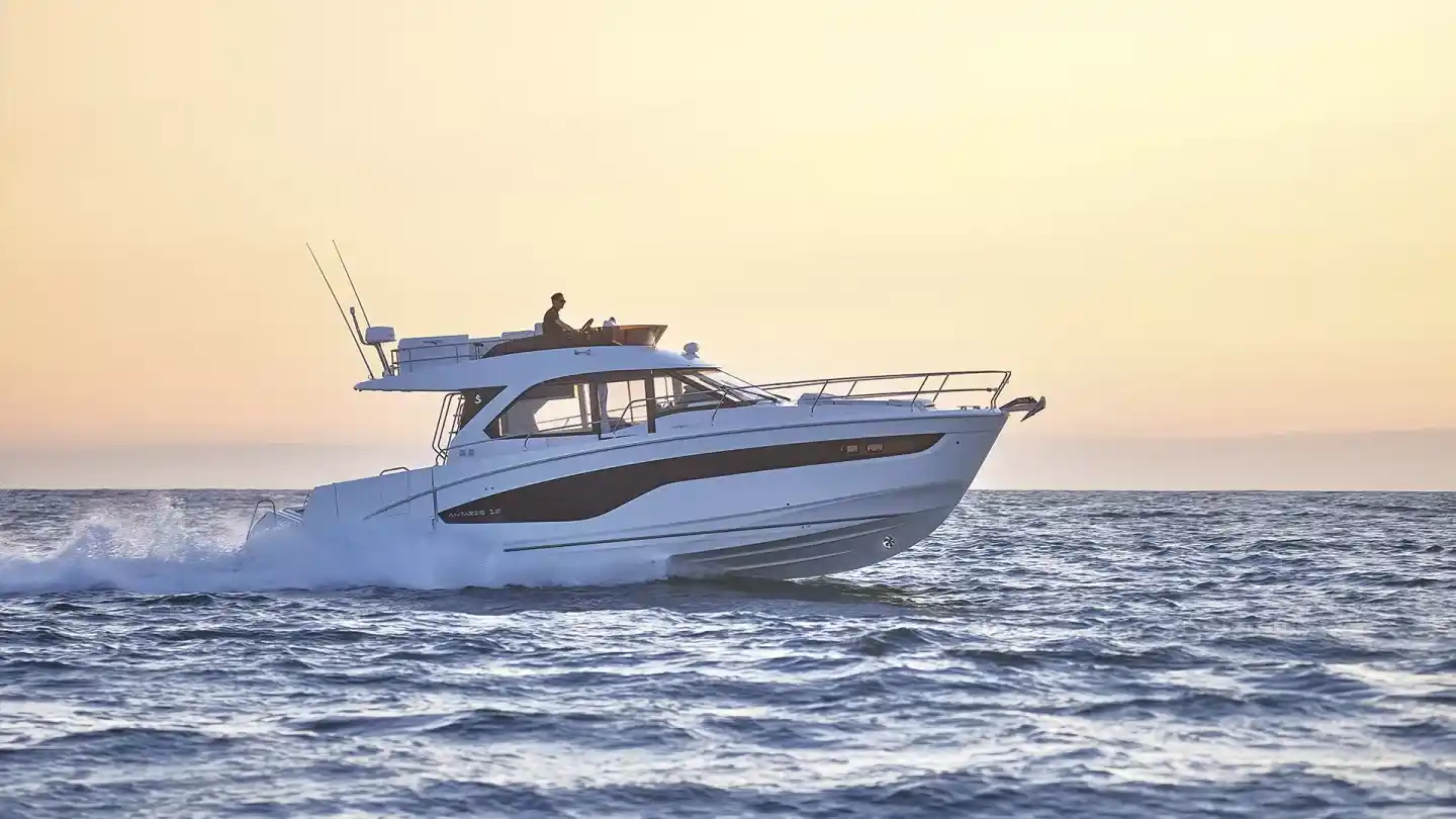 Motorboot Beneteau ANTALES 12 Fly