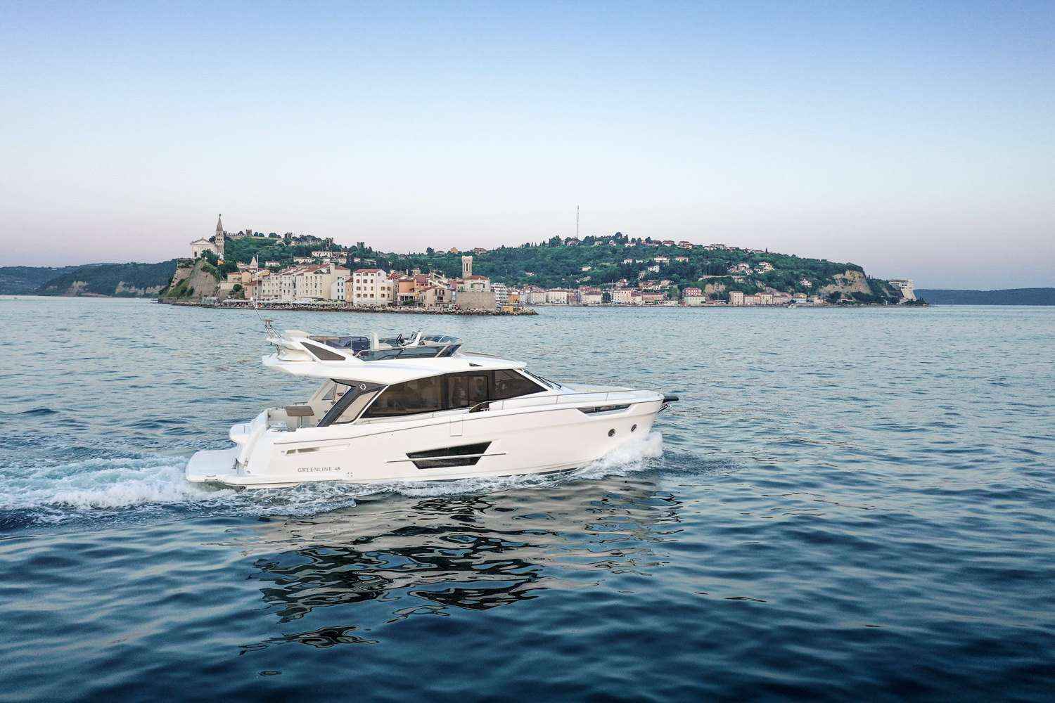 Motorboot Greenline 45 COUPE