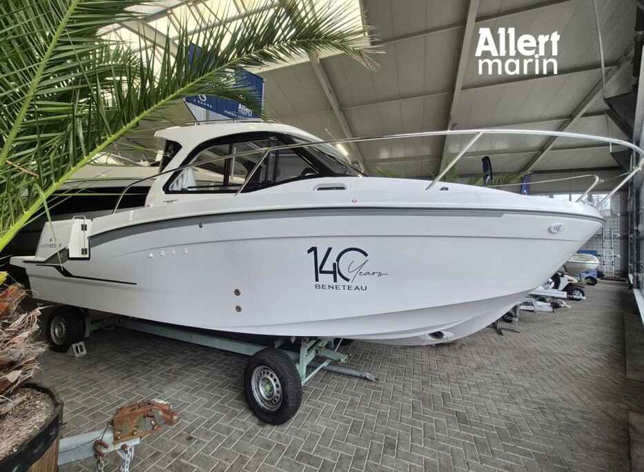 Motorboot Bénéteau Antares 7