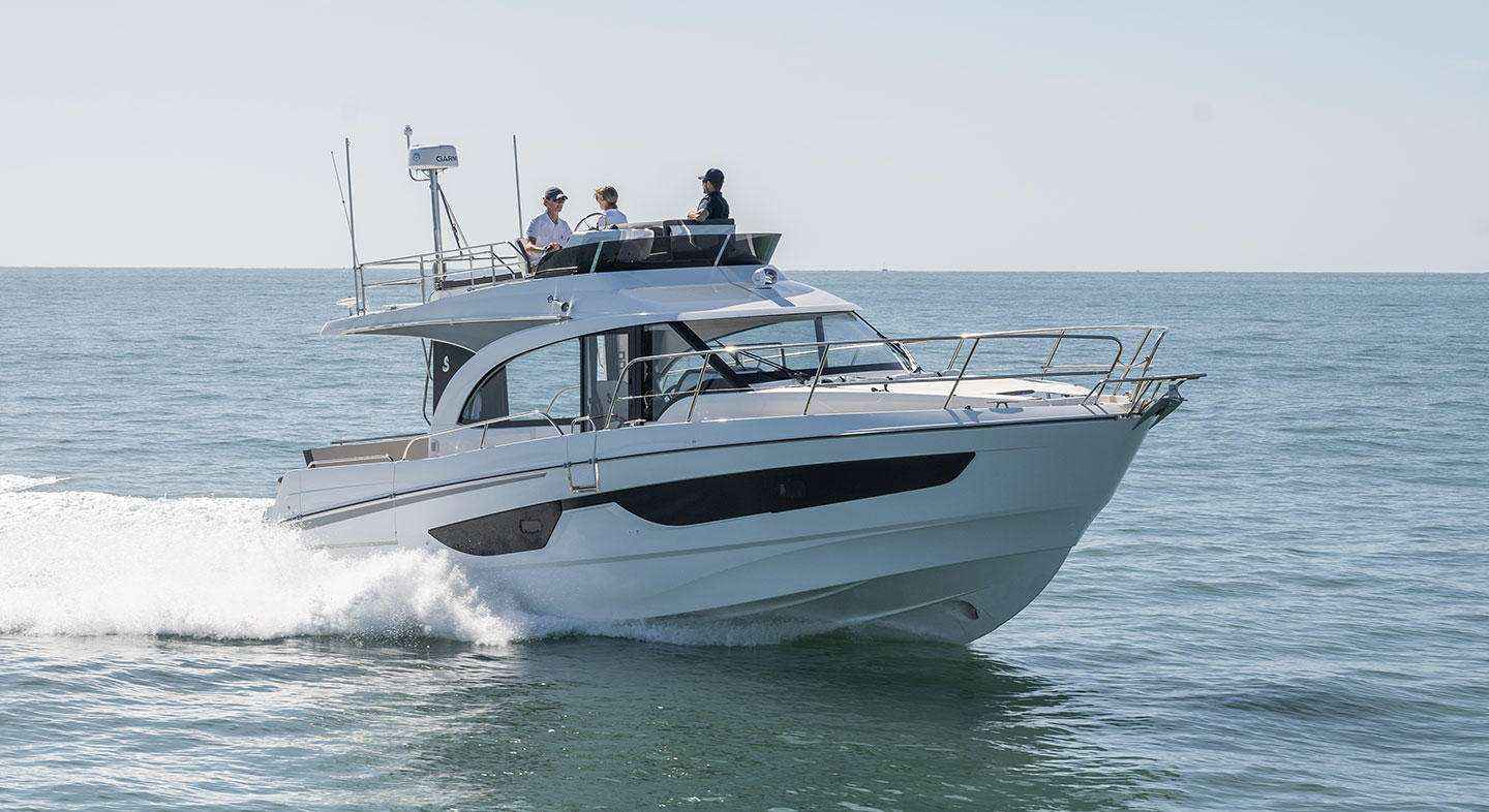 Motorboot Beneteau Antares 11 FLY