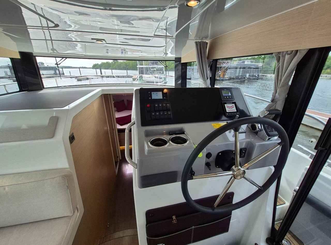 Motorboot Delphia Yachts Delphia 11 Flylounge