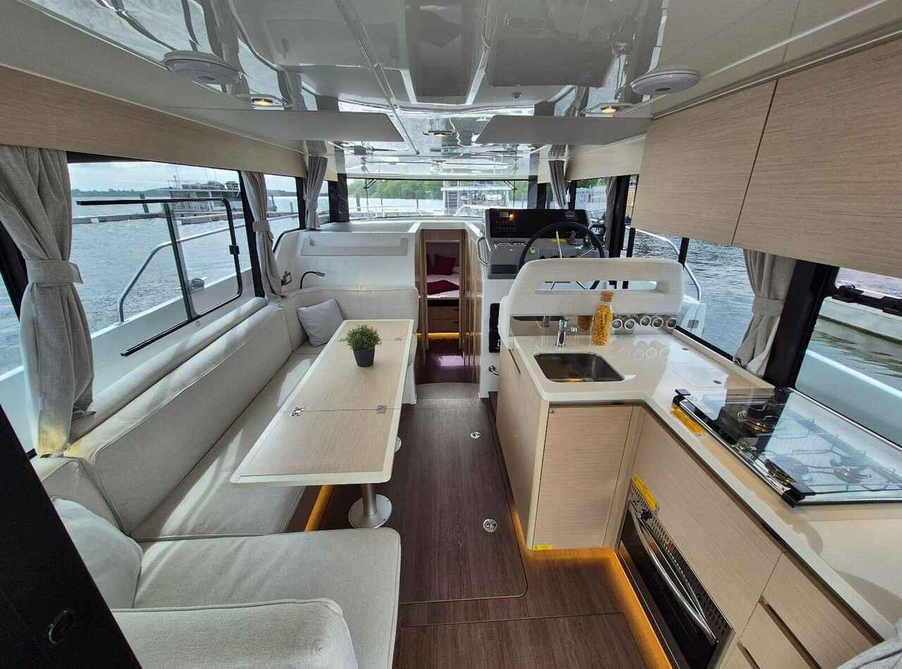 Motorboot Delphia Yachts Delphia 11 Flylounge
