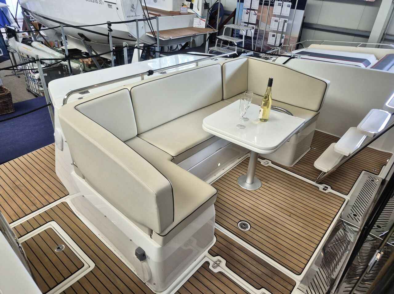 Motorboot Delphia Yachts Delphia 11 Flylounge