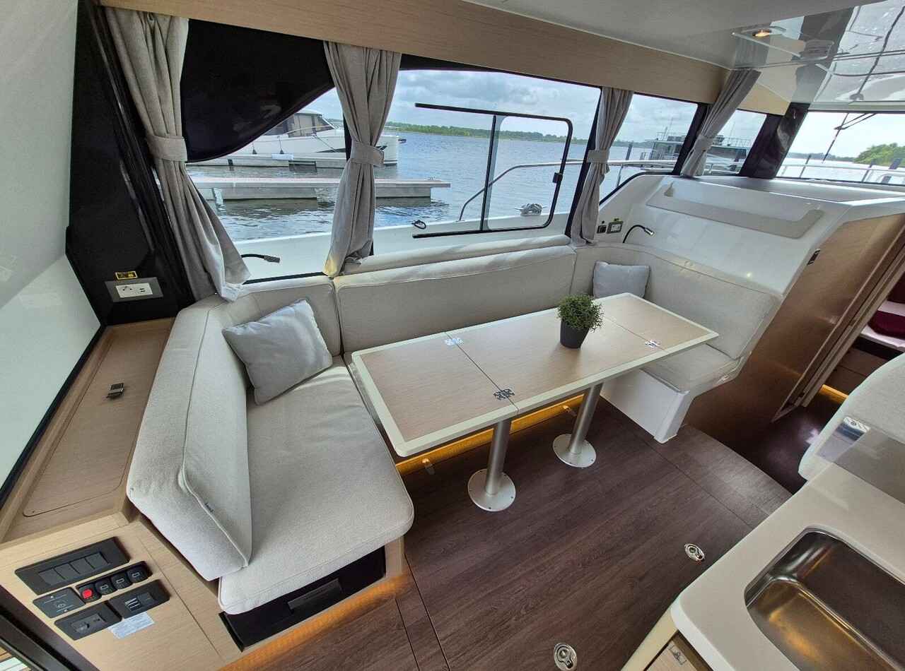 Motorboot Delphia Yachts Delphia 11 Flylounge