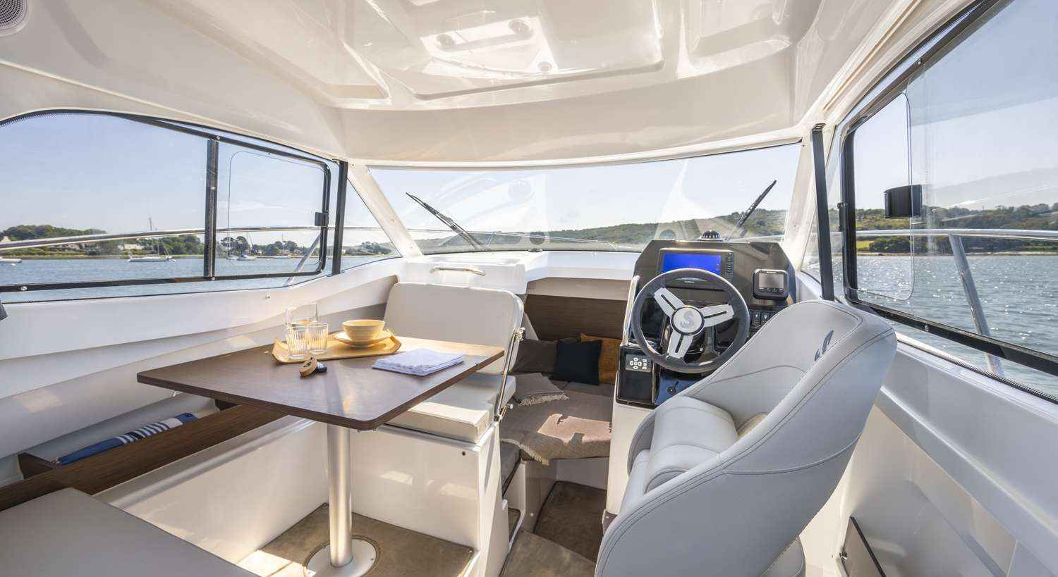 Motorboot Beneteau Antares 7 Fishing