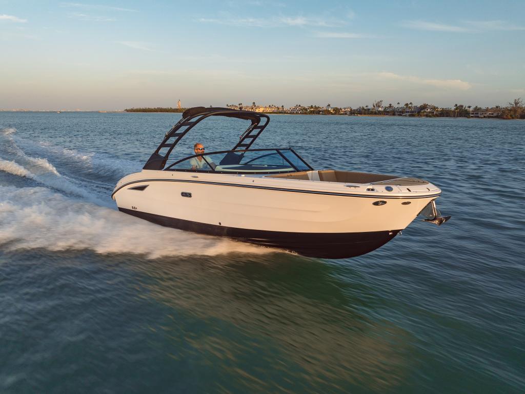 Motorboot Sea Ray SDX270E & Trailer mit LIEGEPLATZ (NEU auf Bestellung)