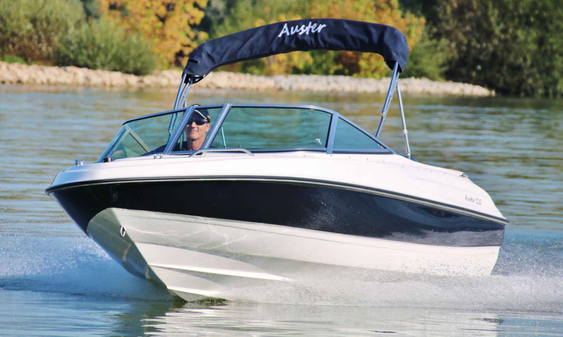 Motorboot Auster 520CD, 680CC, 740CC, 740BR