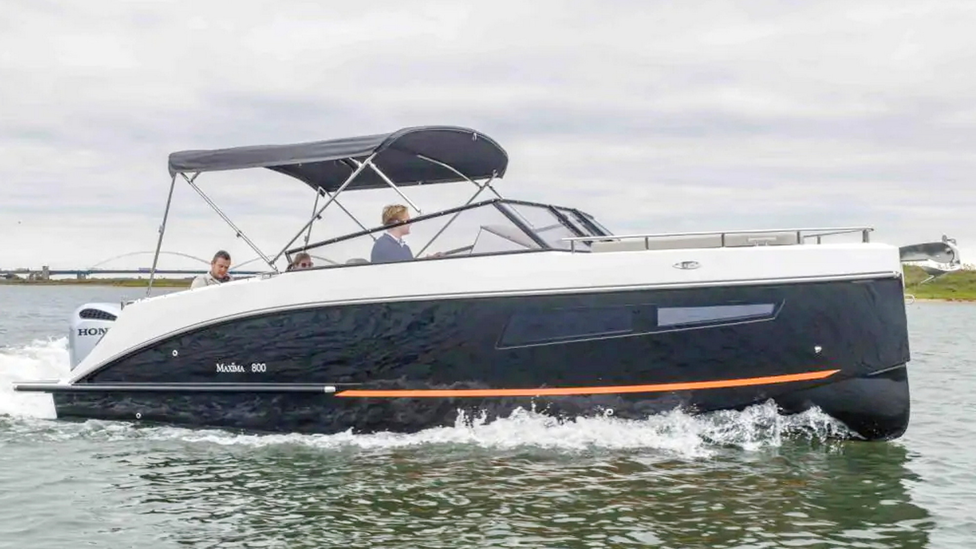 Motorboot Maxima 800 Cabin