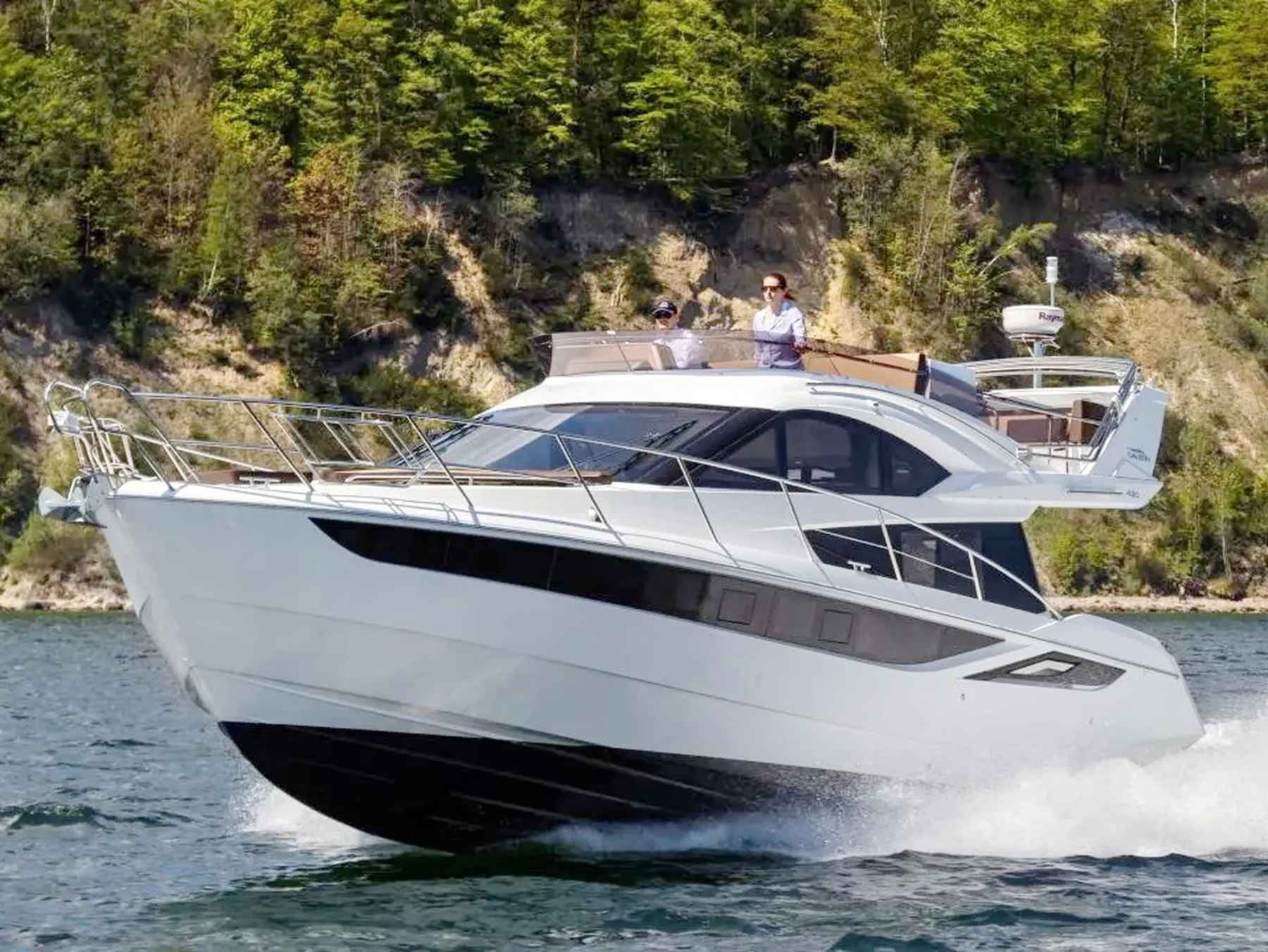 Motorboot Galeon 420 Fly