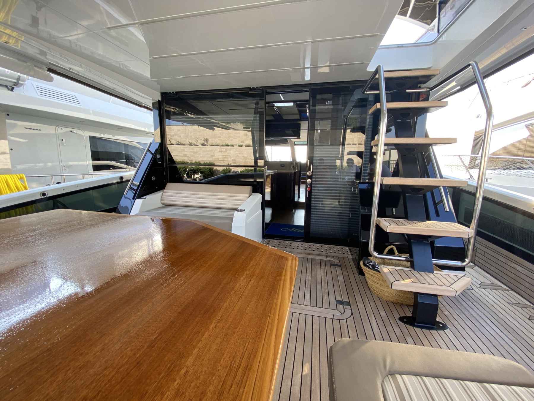 Motorboot Galeon 640 Fly