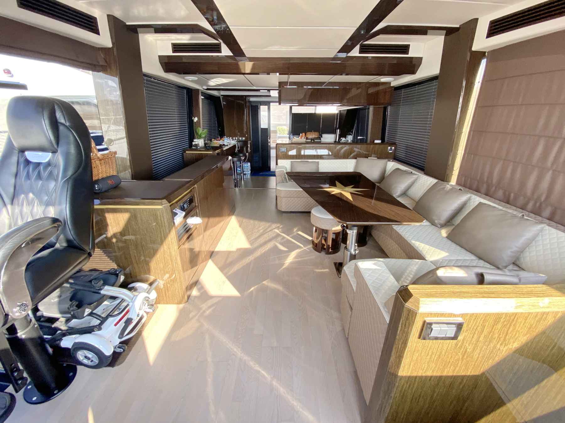 Motorboot Galeon 640 Fly