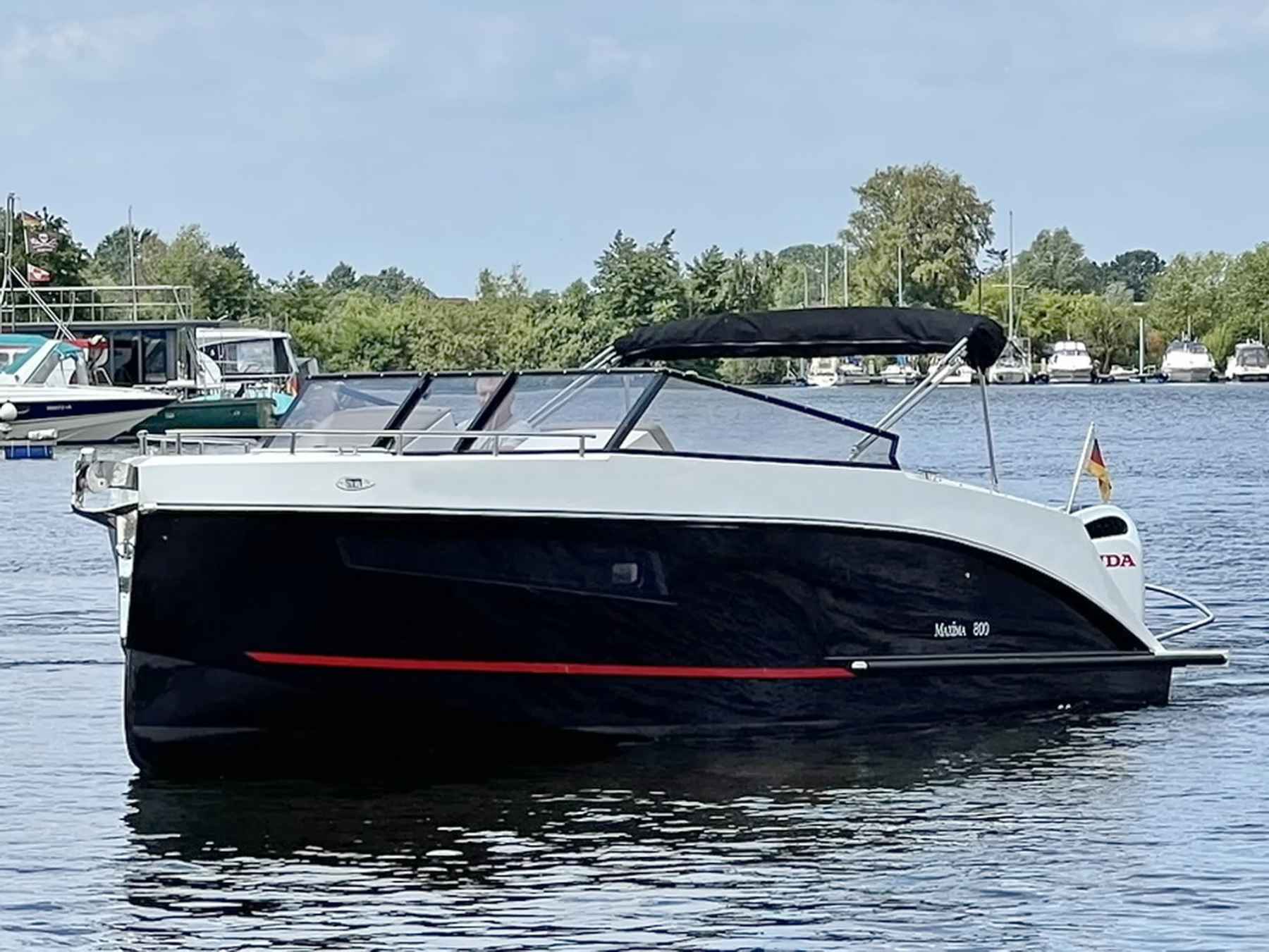 Motorboot Maxima 800 Cabin