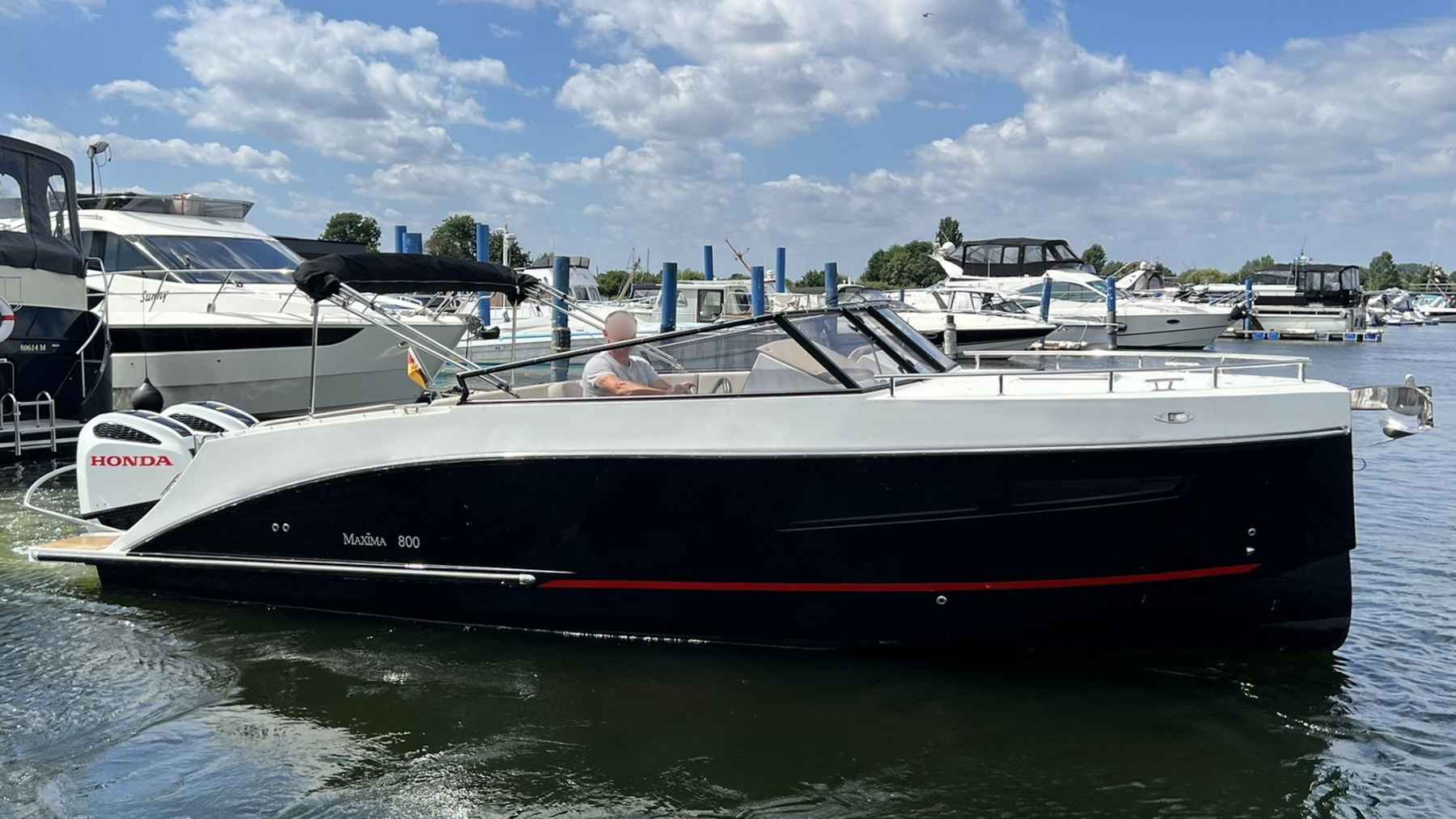 Motorboot Maxima 800 Cabin