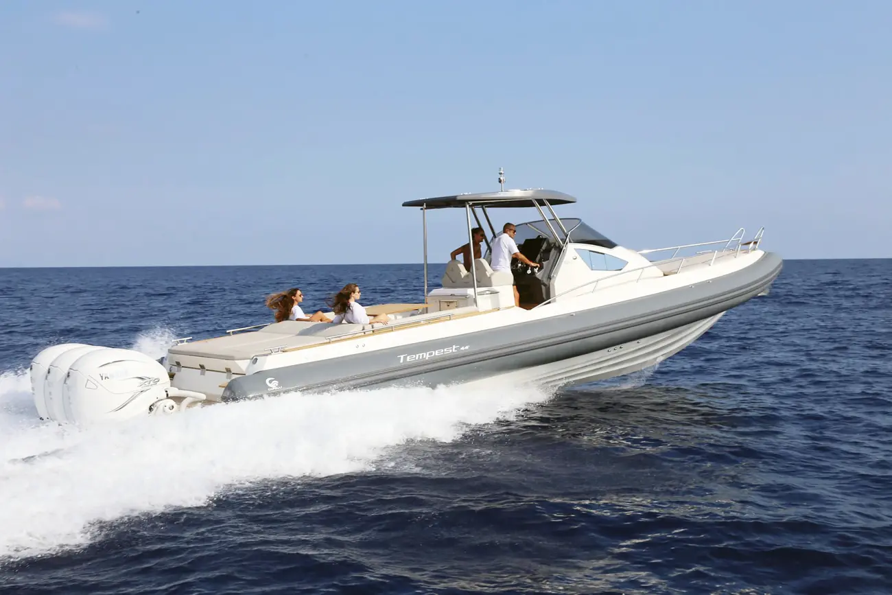 Motorboot Capelli Tempest TE44