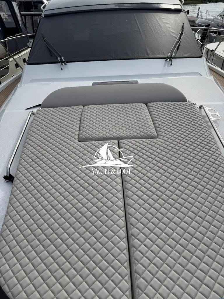 Motorboot Bavaria S 40 HT