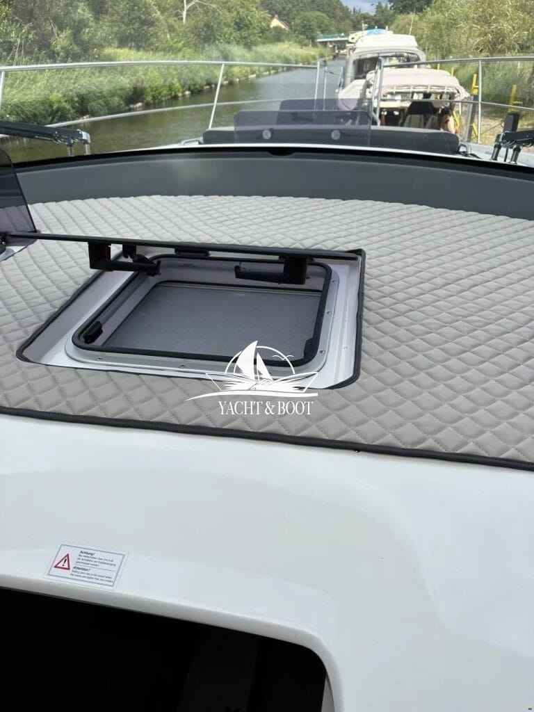 Motorboot Bavaria S 40 HT