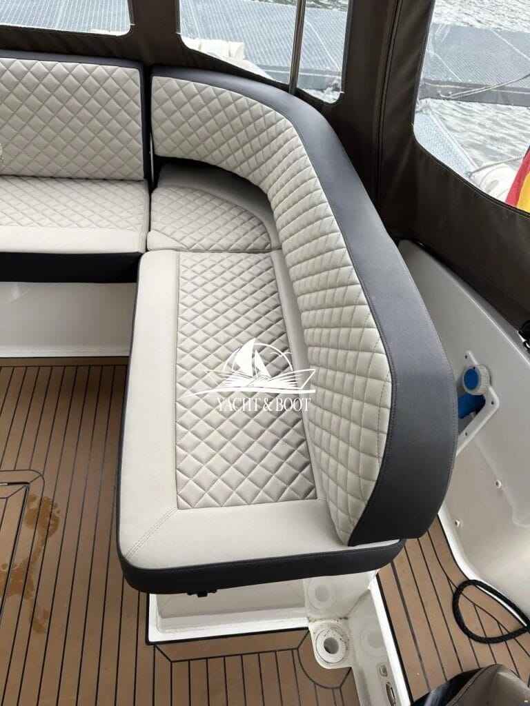 Motorboot Bavaria S 40 HT