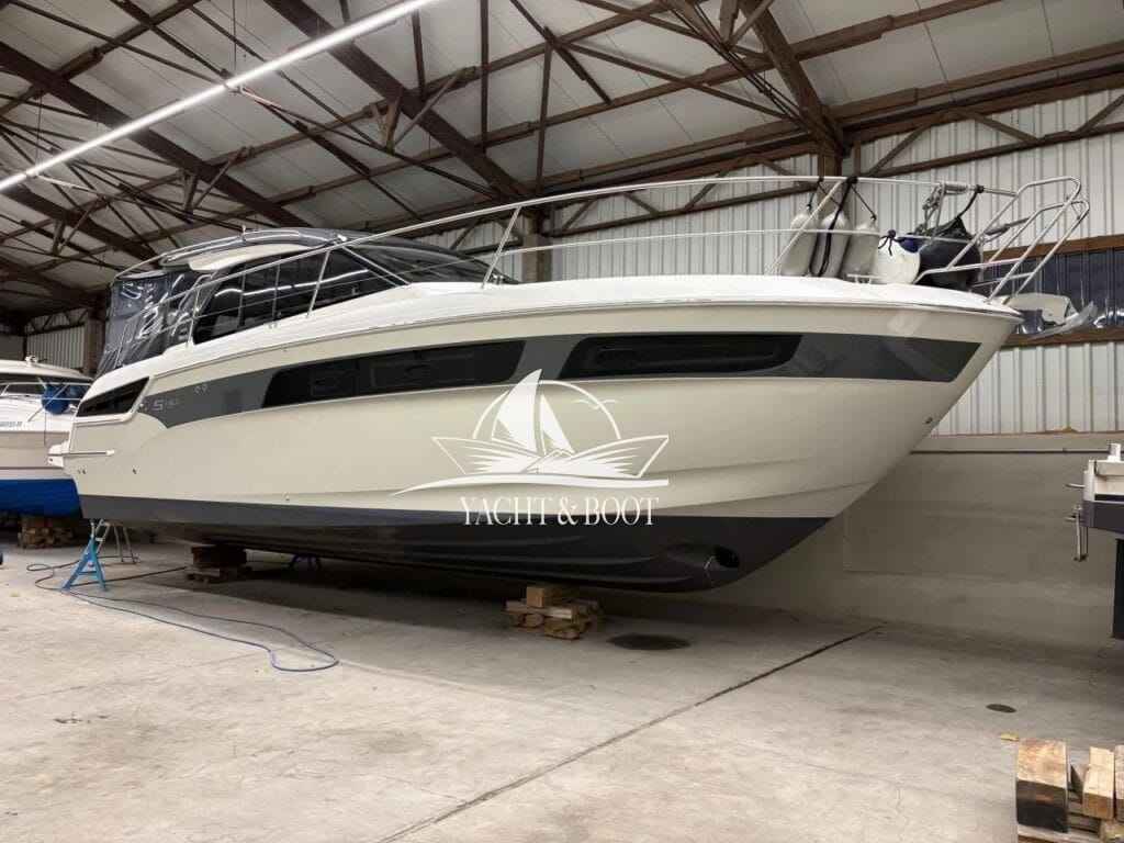 Motorboot Bavaria S 40 HT