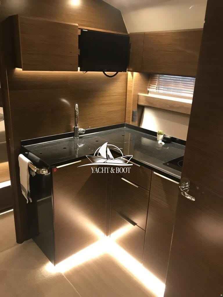 Motorboot Bavaria S 40 HT