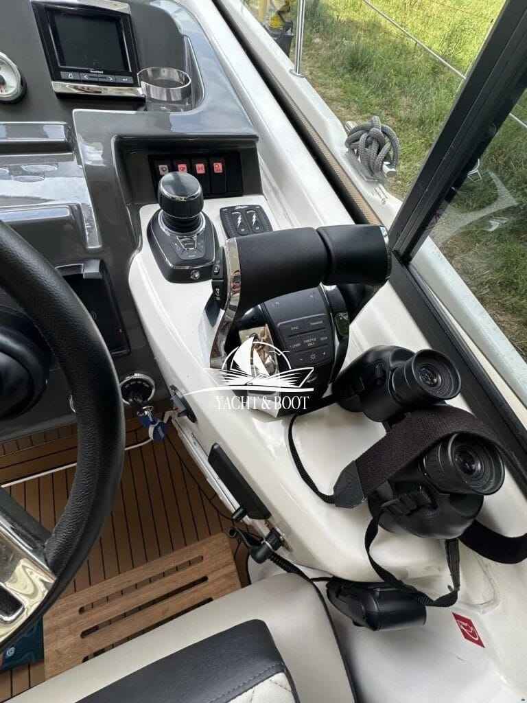 Motorboot Bavaria S 40 HT