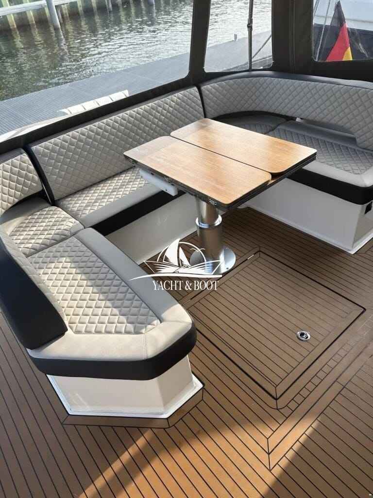 Motorboot Bavaria S 40 HT