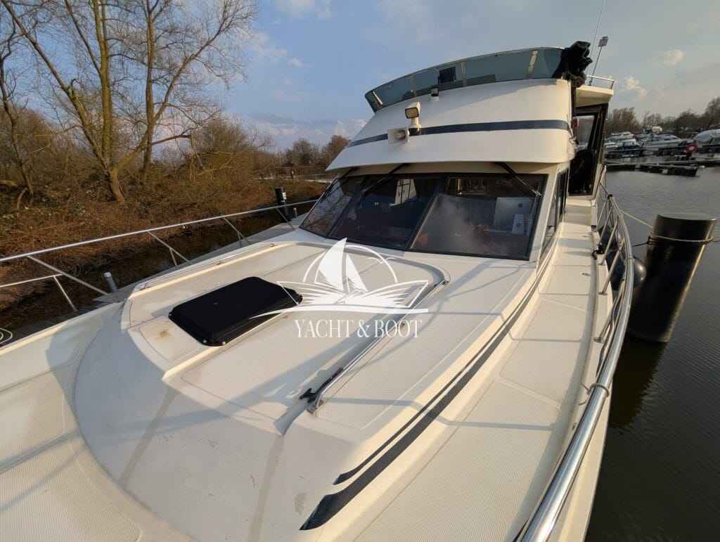 Motorboot Camargue Yacht 42 Sundeck