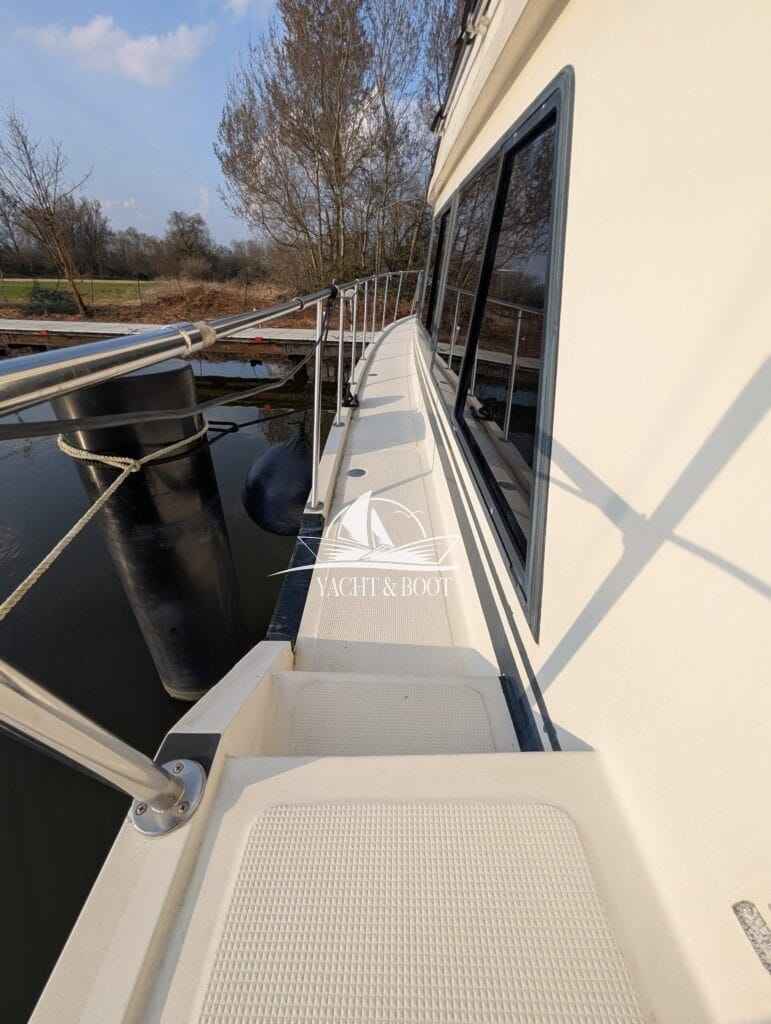 Motorboot Camargue Yacht 42 Sundeck
