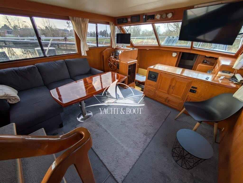 Motorboot Camargue Yacht 42 Sundeck