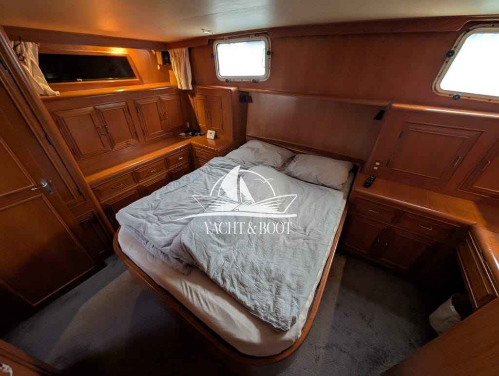 Motorboot Camargue Yacht 42 Sundeck