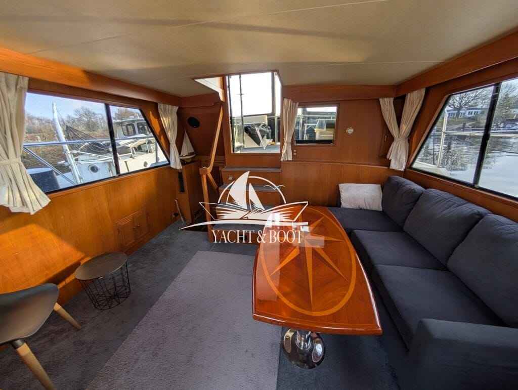 Motorboot Camargue Yacht 42 Sundeck