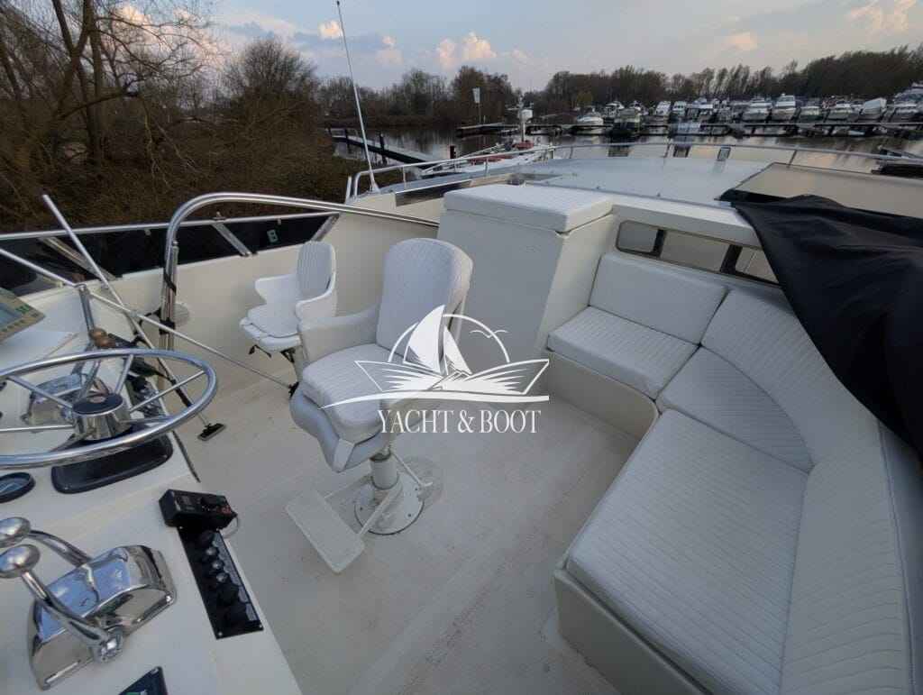 Motorboot Camargue Yacht 42 Sundeck