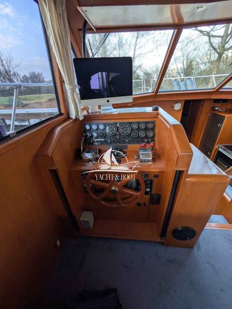 Motorboot Camargue Yacht 42 Sundeck